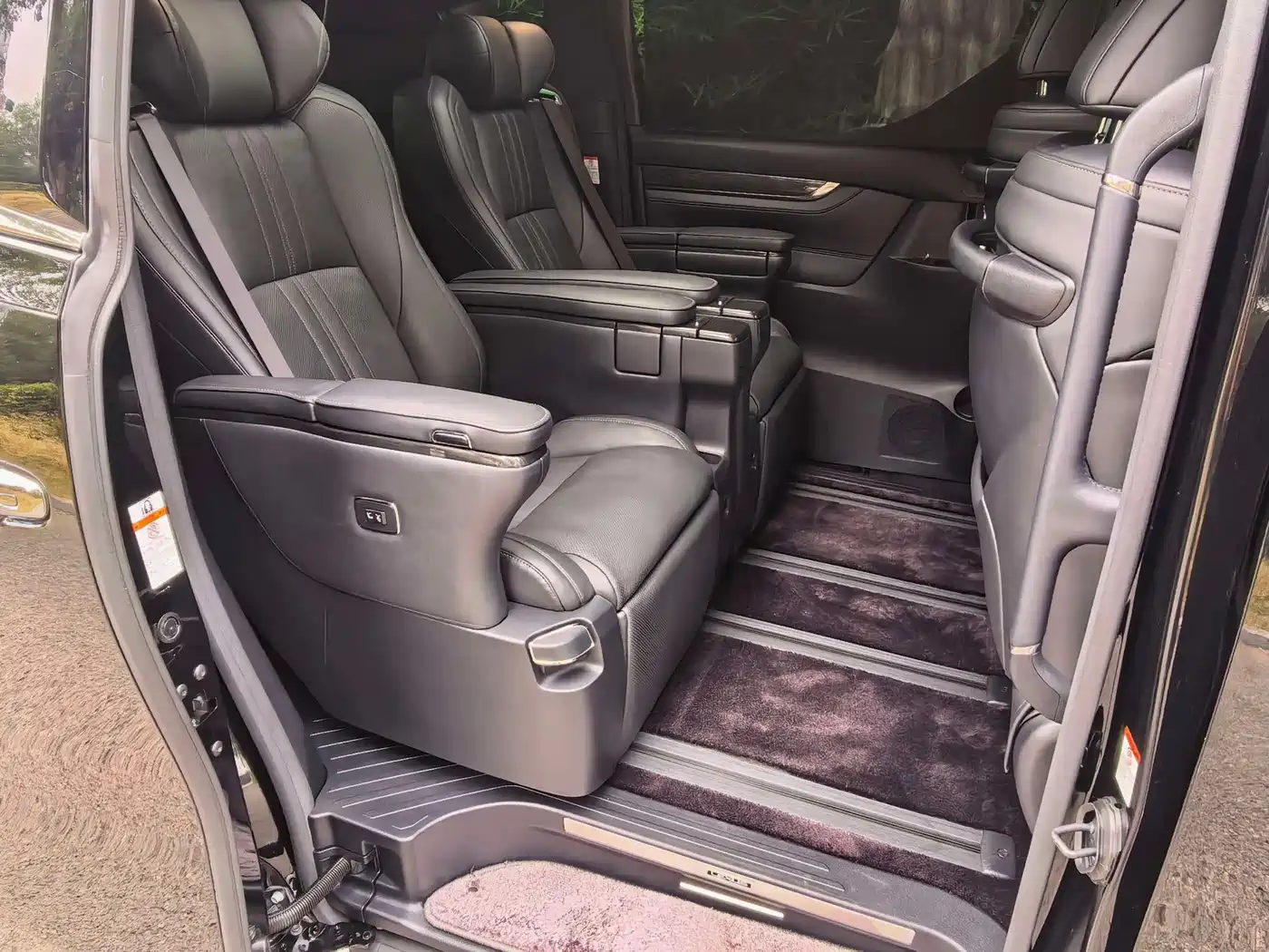 Lexus LM 2020 2020 300h Seven-Seater Elegance Edition