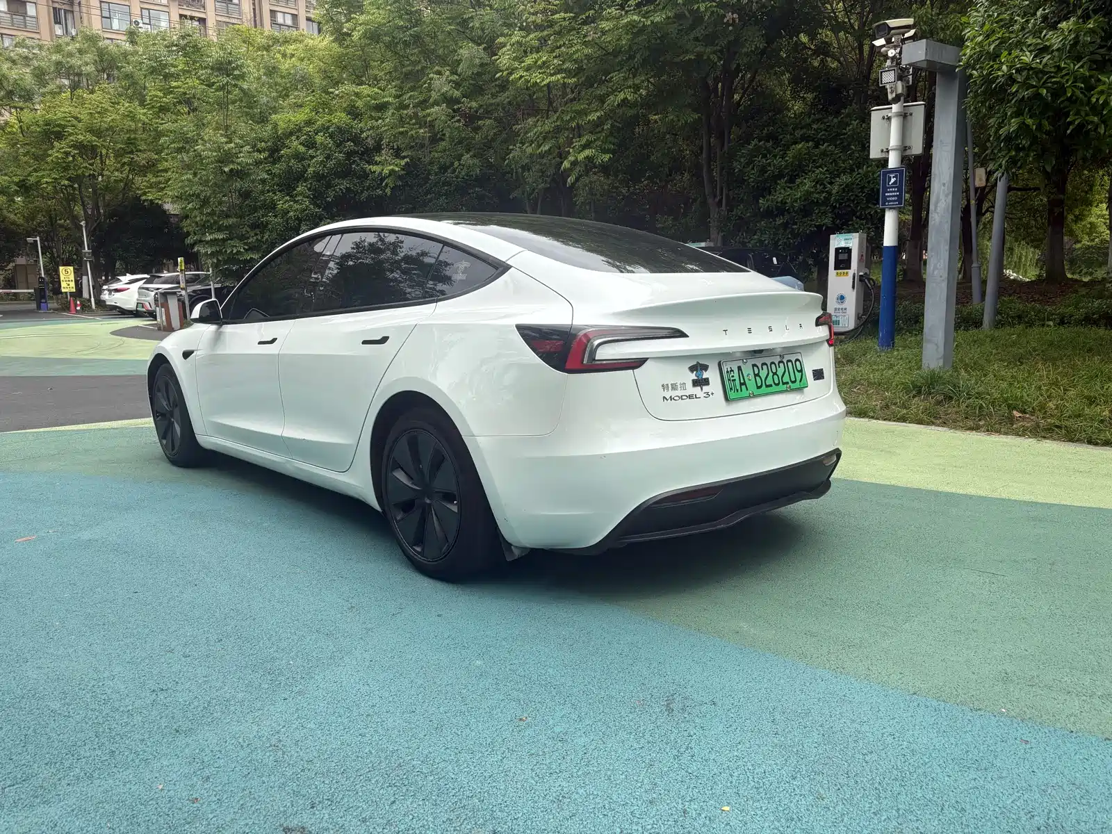 Фото 10 - Tesla Model 3