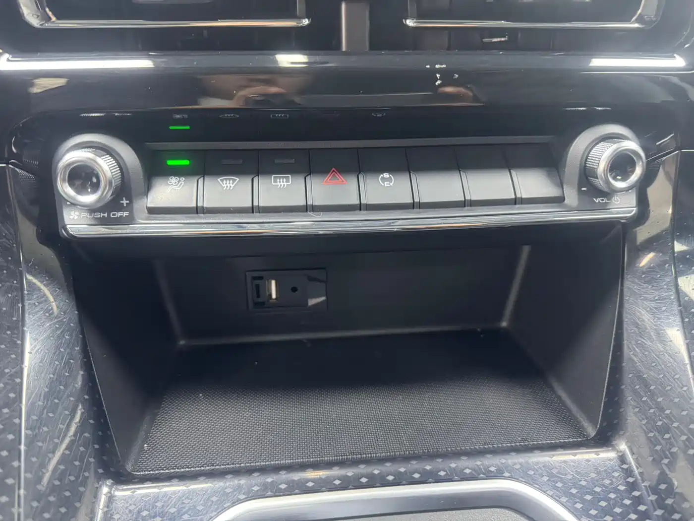 Haval M6 2021 PLUS 1.5T DCT Luxury Smart Connect фото 21