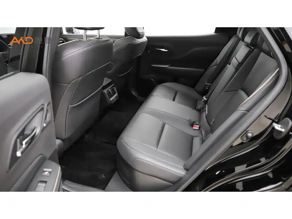 Toyota Crown SportCross 2023 2.5L SportCross HEV FWD Premium Edition фото 7