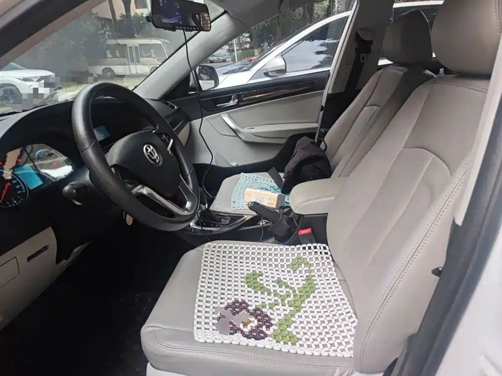 Zhonghua H530 2015 2012 Model 1.5T Automatic Elite
