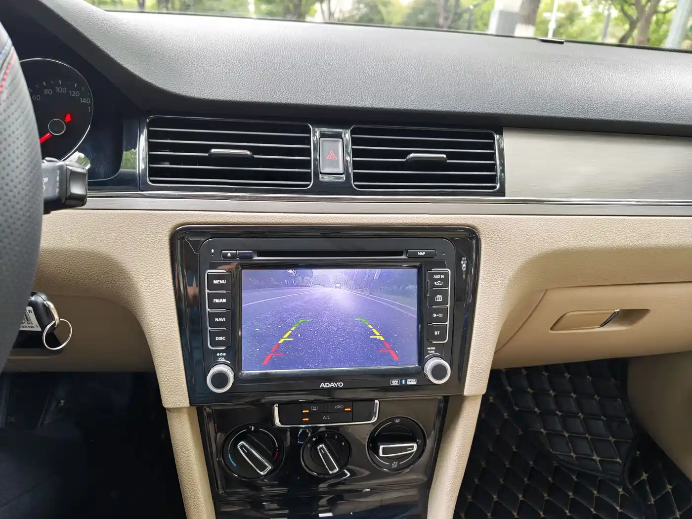 Volkswagen Bora 2014 1.6L Automatic Comfort Edition фото 13
