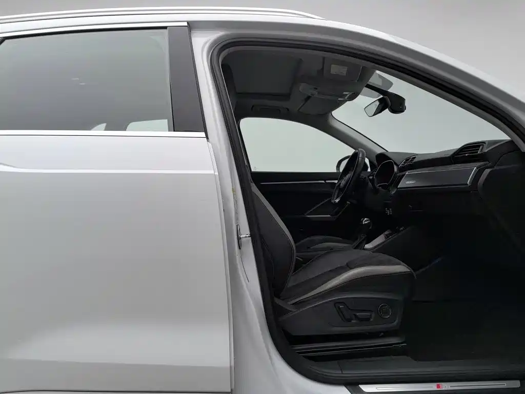 Photo 23 - Audi Q3