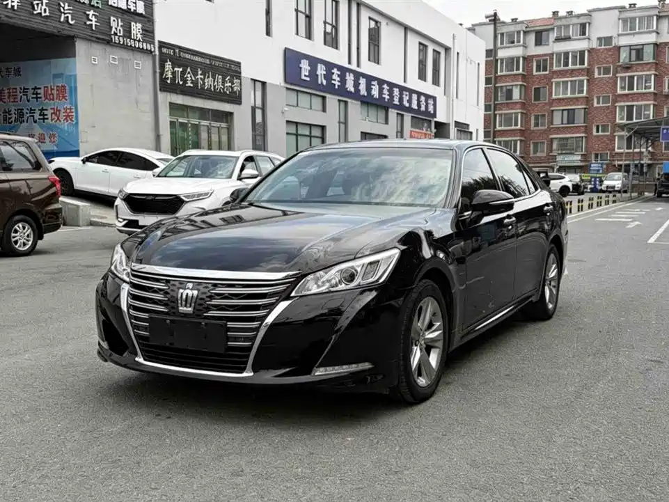 Toyota Crown 2015 2.0T Fashion
