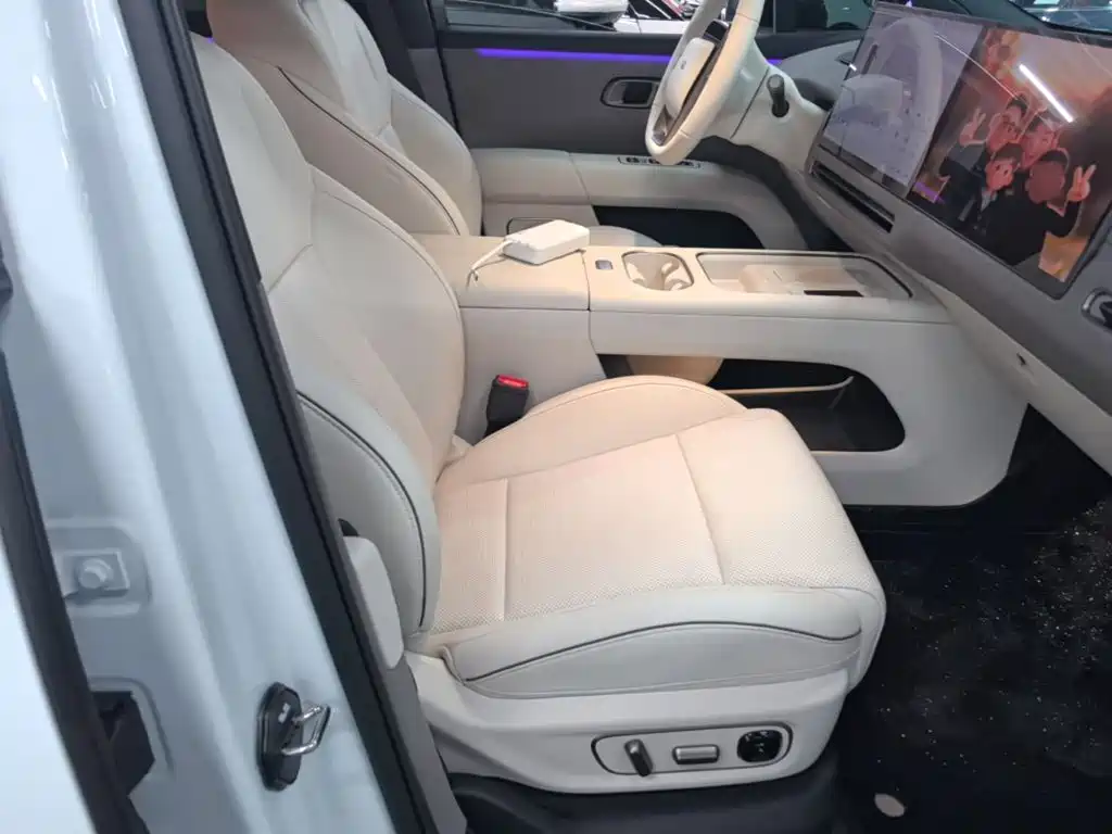Фото 25 - Li Auto i6