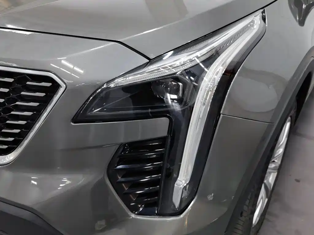 Photo 7 - Cadillac XT4