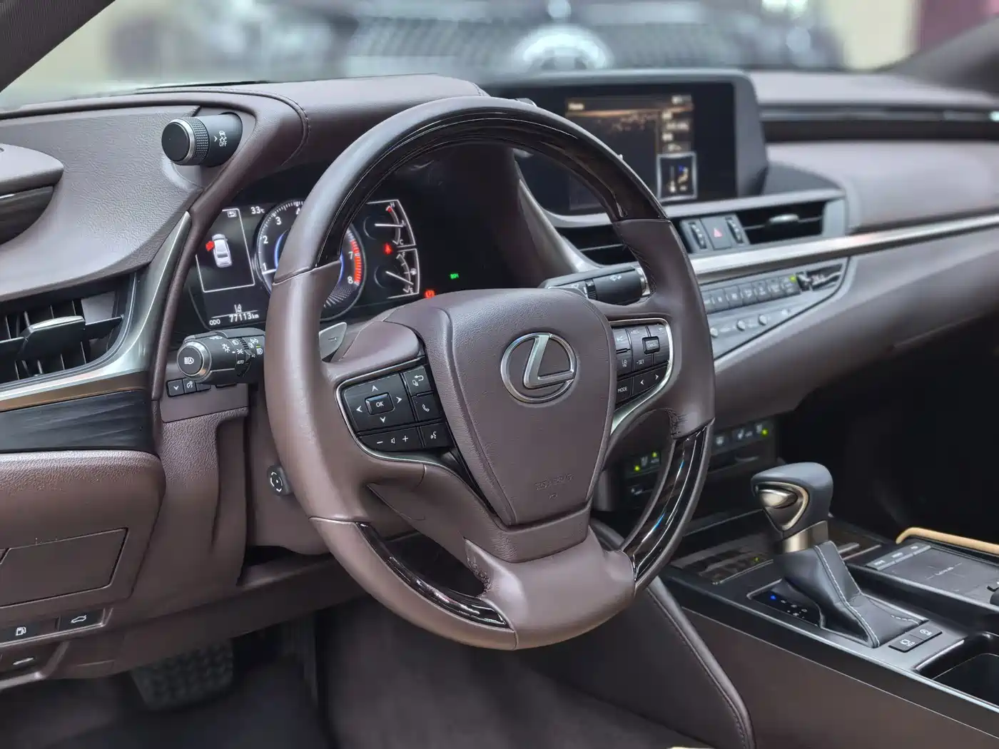 Фото 15 - Lexus ES
