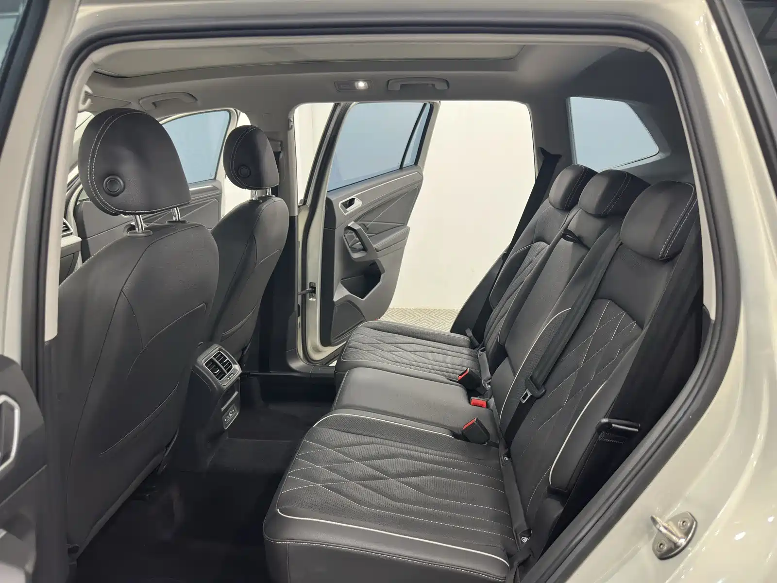 صورة 6 - Volkswagen Tiguan L