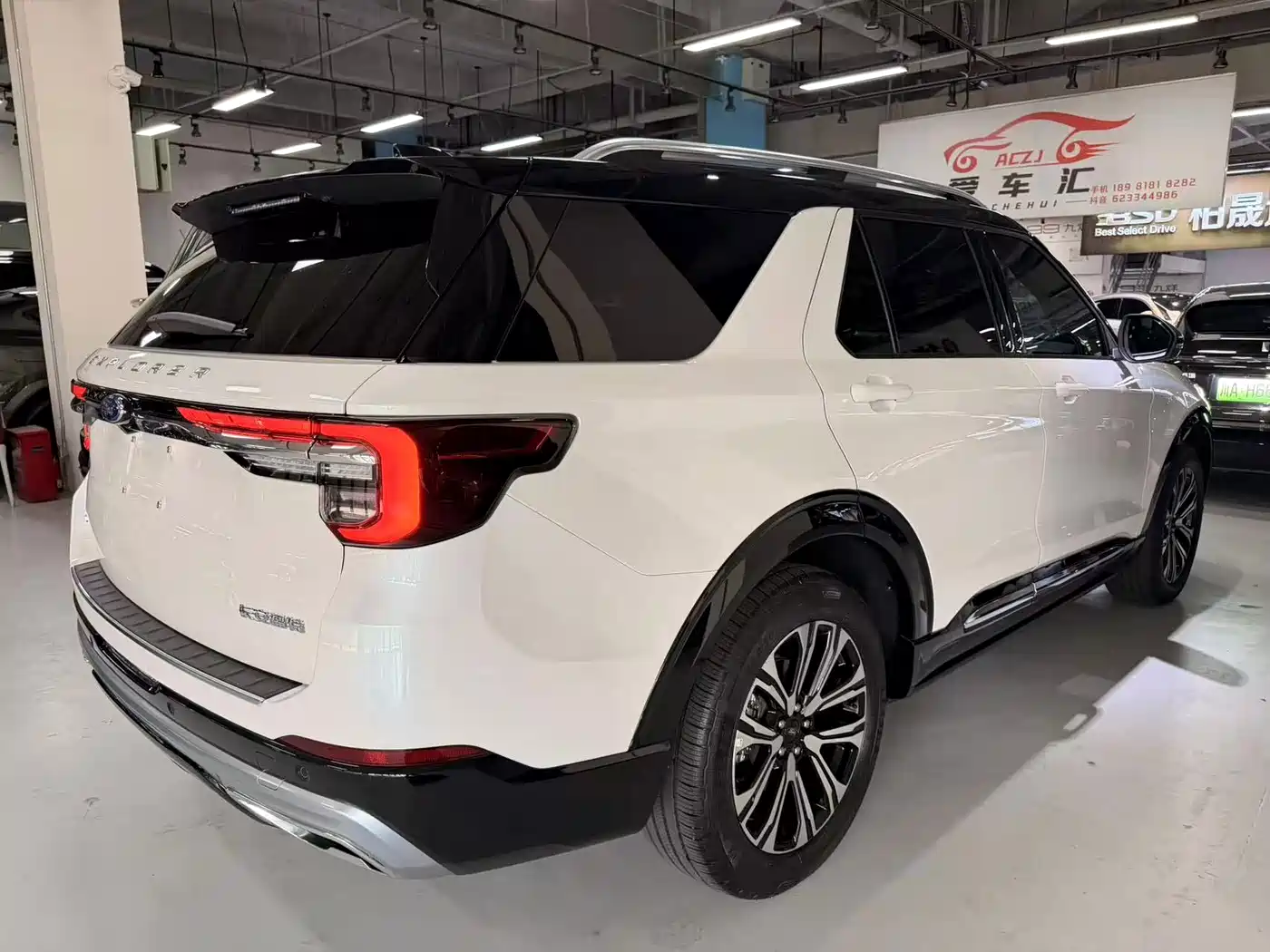 Ford Explorer 2025 2024 2.3T EcoBoost AWD Titanium Edition 6-Seater