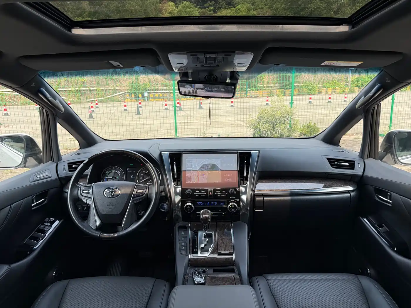 Toyota Alphard 2021 Hybrid 2.5L Premium фото 6