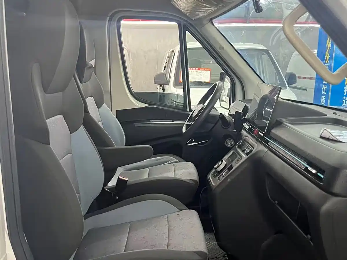 JAC Motors Van Boulevard 2024 2024 V8 Explorer Edition CATL