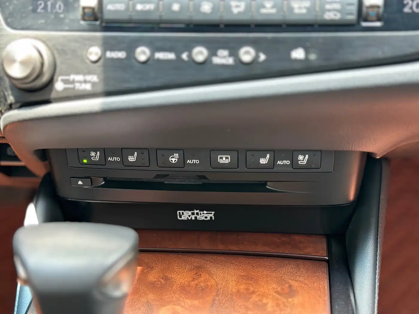 Фото 15 - Lexus ES