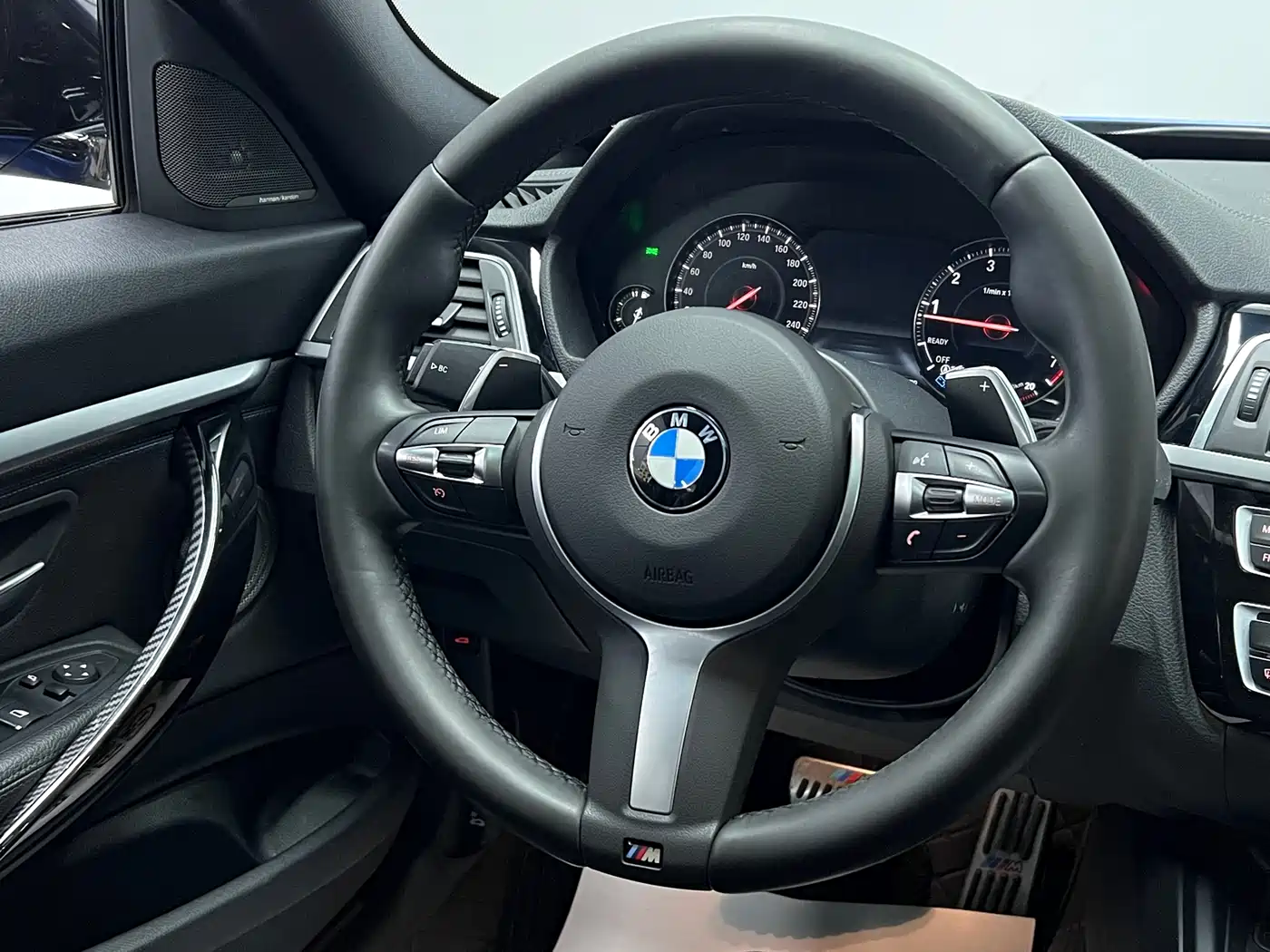 BMW 3 Series GT 2019 320i M Sport Black Night Edition фото 38