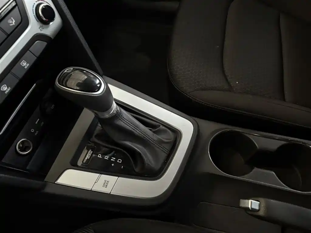 Hyundai Elantra 2016 Model 1.6L Automatic Smart Elite фото 7