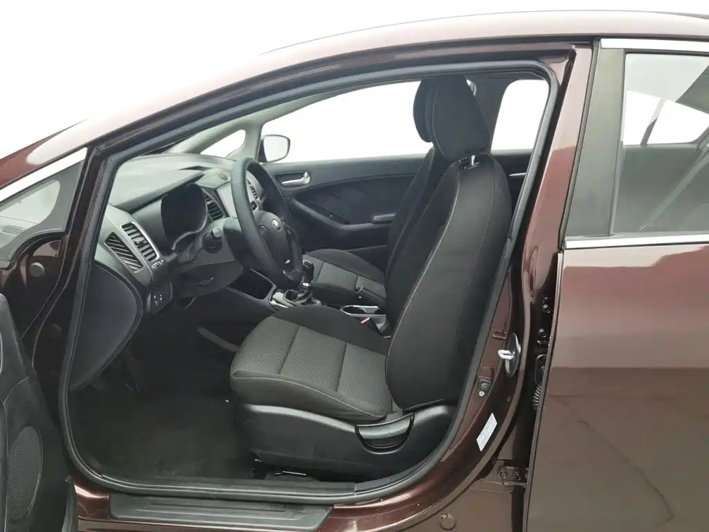 Photo 10 - Kia K3