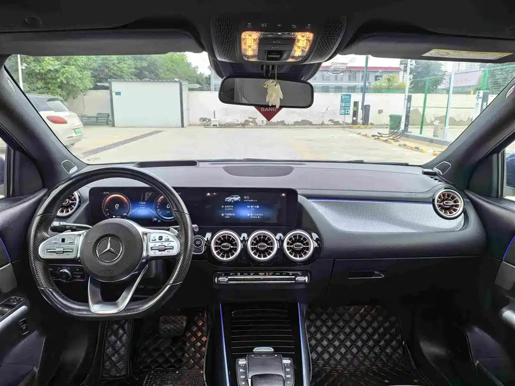 Photo 15 - Mercedes-Benz EQA