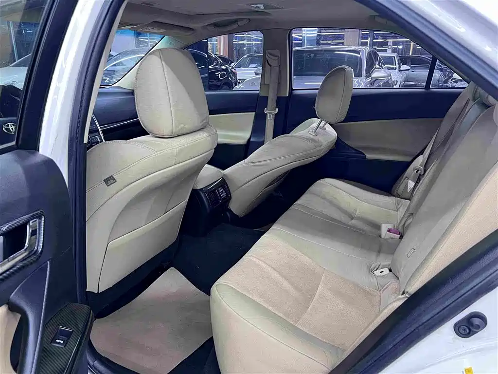 Toyota Reiz 2016 2013 2.5V Premium Edition