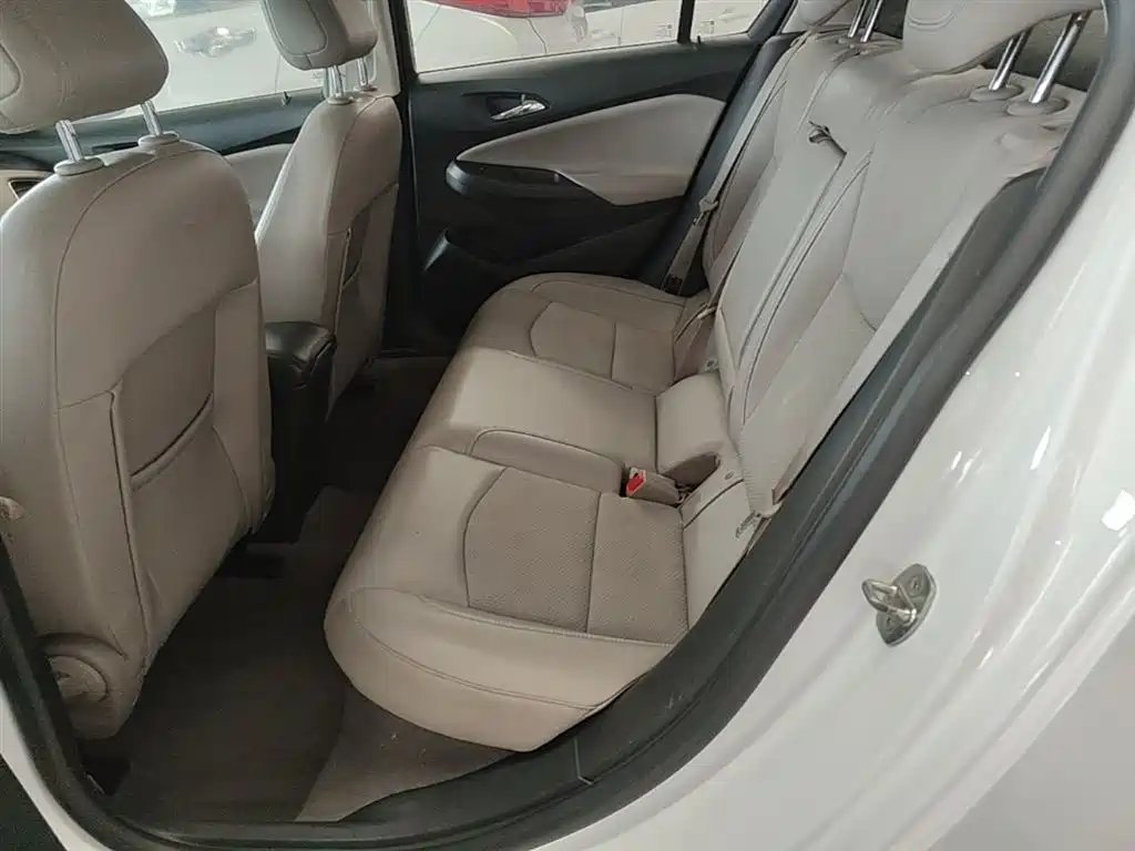 Chevrolet Cruze 2015 1.5L Automatic Luxury Edition фото 17