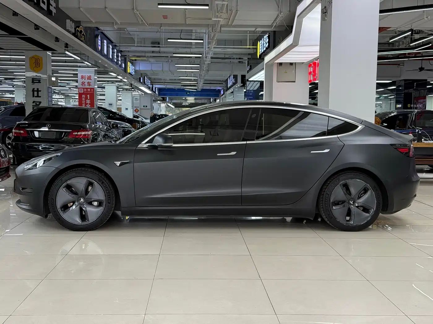 TESLA MODEL 3