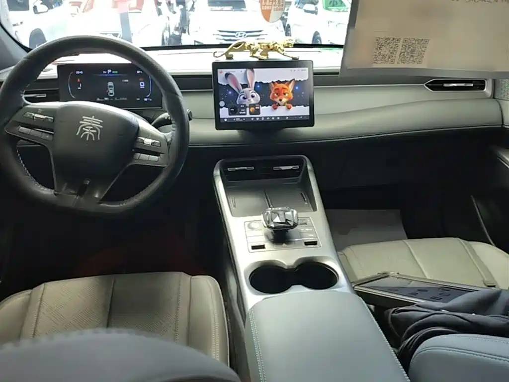 BYD Qin PLUS 2025 DM-i Smart Drive 55KM Leader фото 10