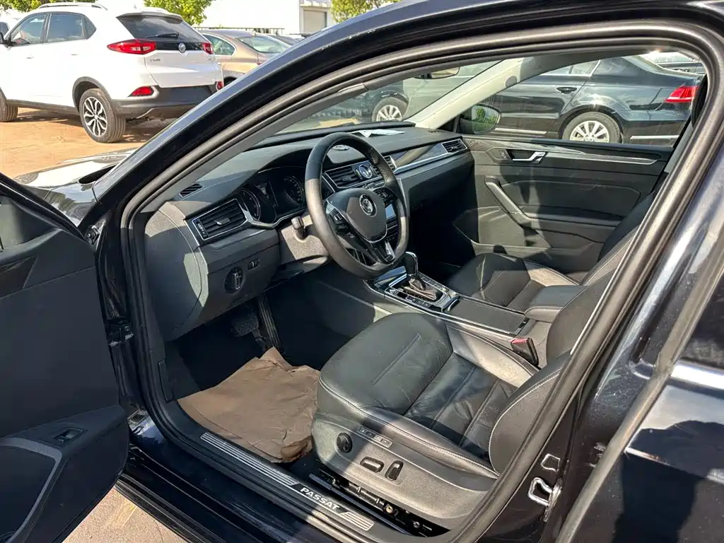 Volkswagen Passat 2017 330TSI DSG Prestige фото 3