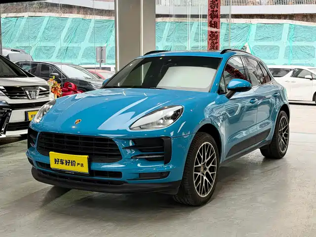 PORSCHE MACAN