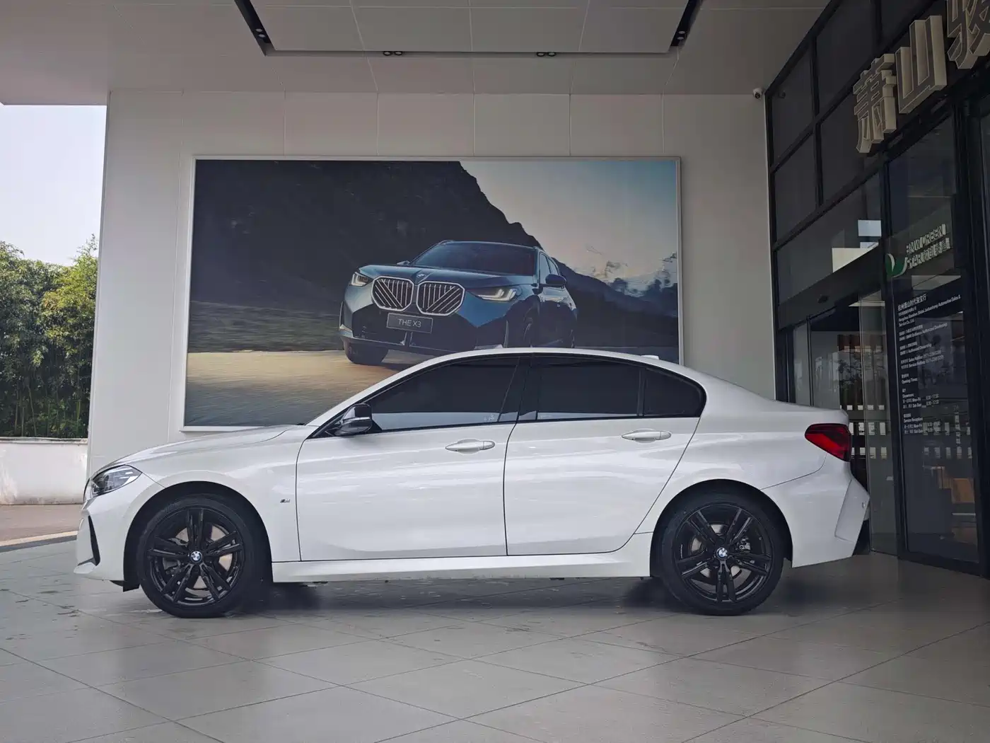 BMW 1 Series 2023 125i M Sport Shadow Edition фото 2