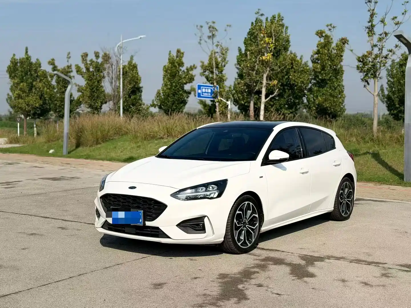 Фото 1 - Ford Focus