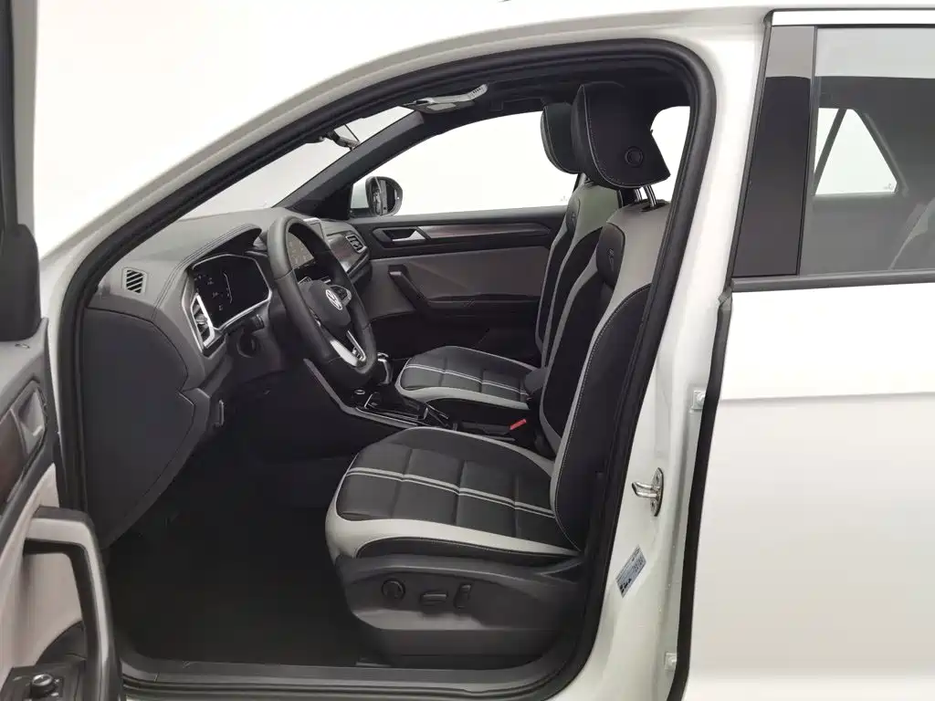 Фото 10 - Volkswagen T-ROC
