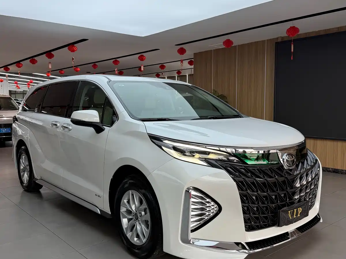 Toyota Granvia 2024 2.5L Hybrid Comfort фото 2
