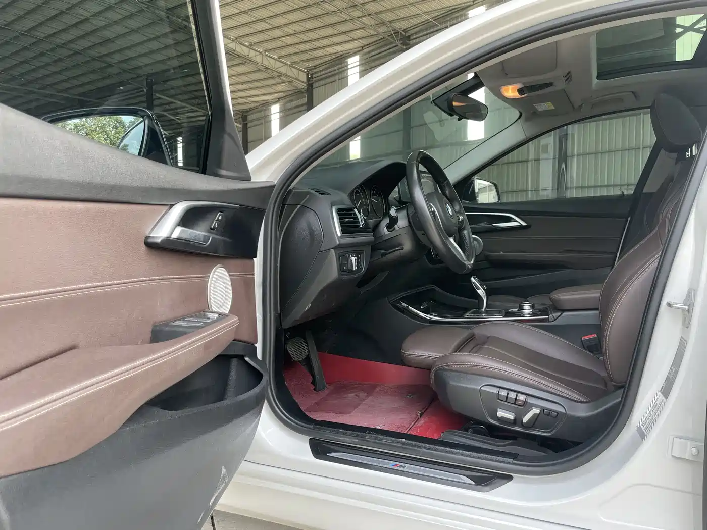 BMW 1 Series 2022 120i M Sport Shadow Edition фото 24