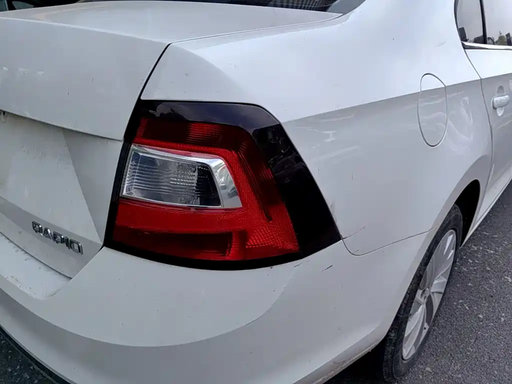 صورة 8 - Škoda Rapid