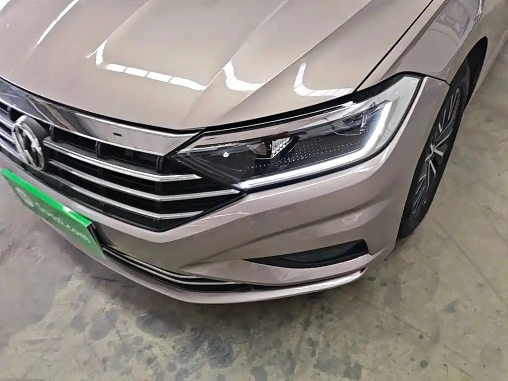 صورة 24 - Volkswagen Sagitar