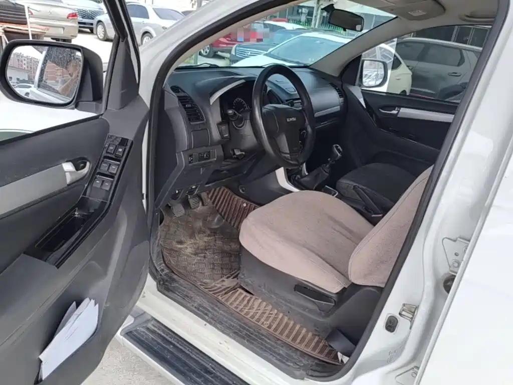 Isuzu Lingtuo 2019 2018 2.5T 2WD Base Model JE4D25Q5A