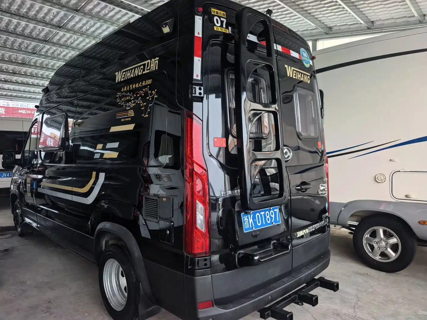 Maxus MAXUS V90 RV 2021 2021 2.0T Travel Home V90 Self-Contained Class B RV Luxury Transverse Bed