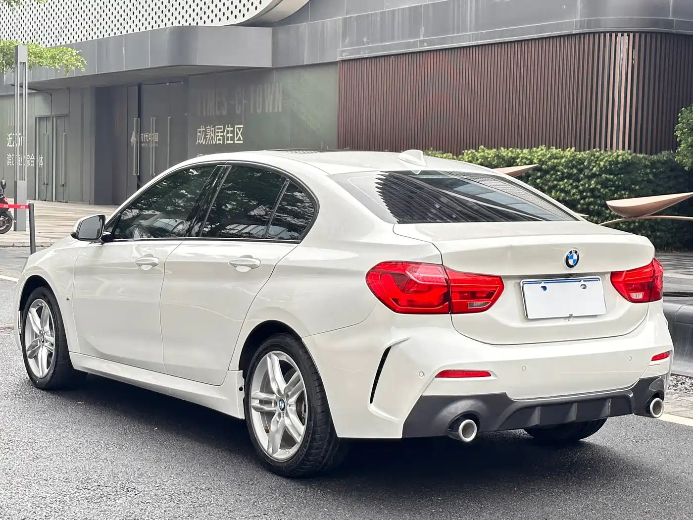 BMW 1 Series 2020 Model 120i M Sport Package фото 17