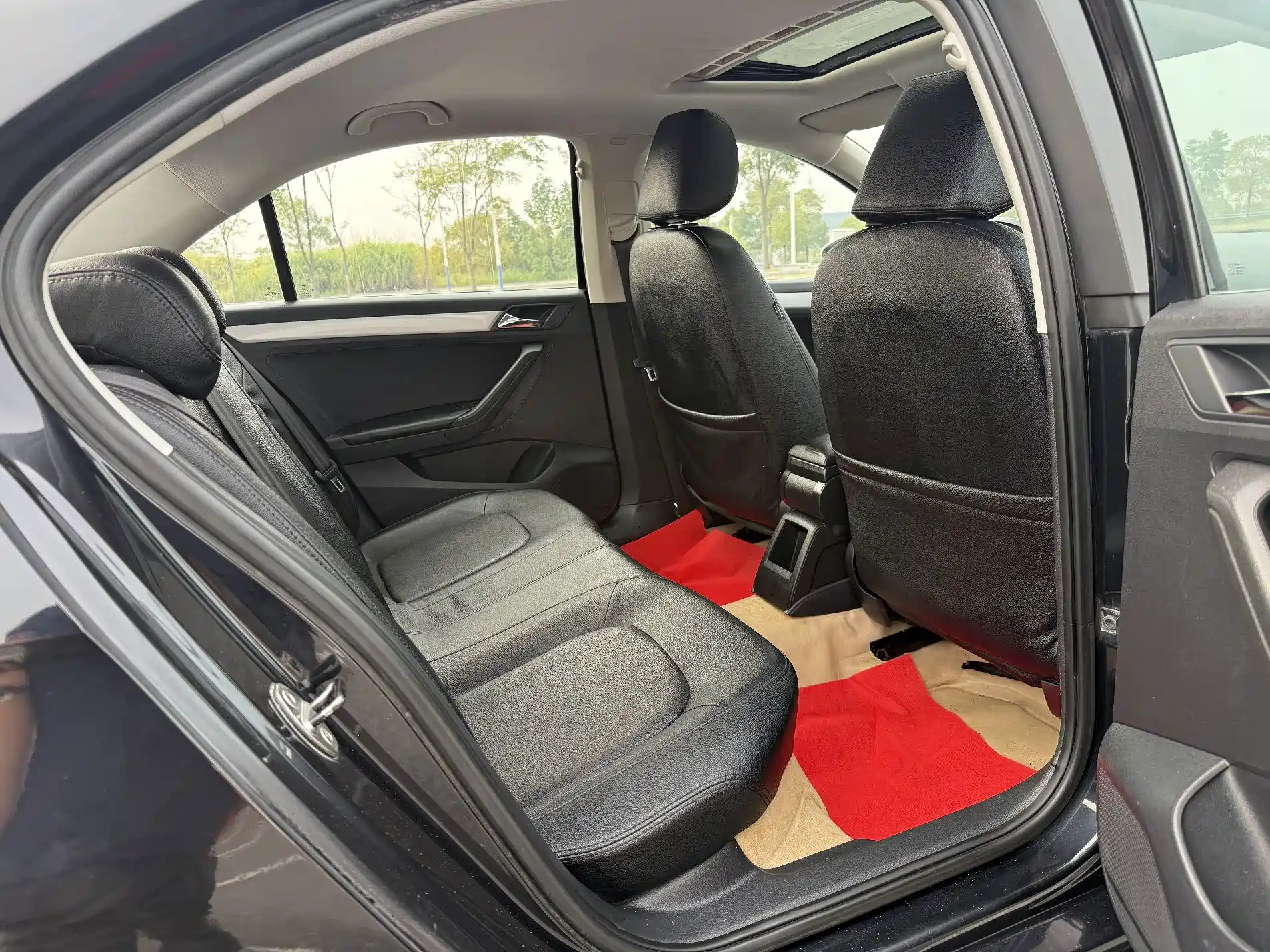 صورة 10 - Volkswagen Jetta
