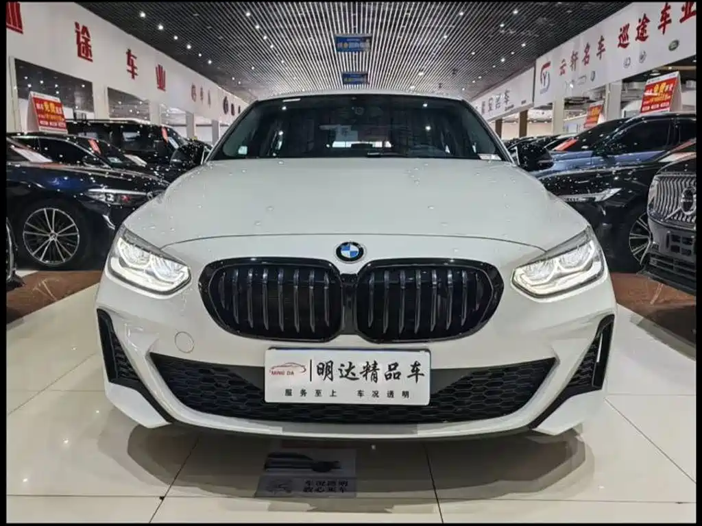 BMW 1 Series 2023 125i M Sport Shadow Edition фото 2