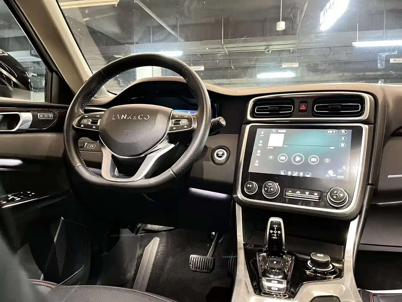 Lynk & Co 01 2017 2.0T AWD Pro фото 9