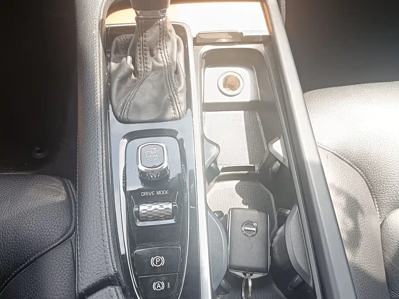 Фото 21 - Volvo S90