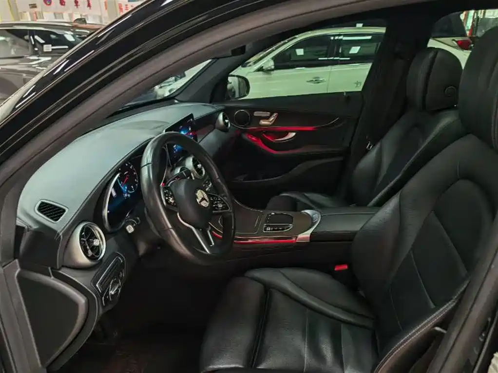 Mercedes-Benz GLC 2020 Facelift GLC 260 L 4MATIC Luxury фото 3