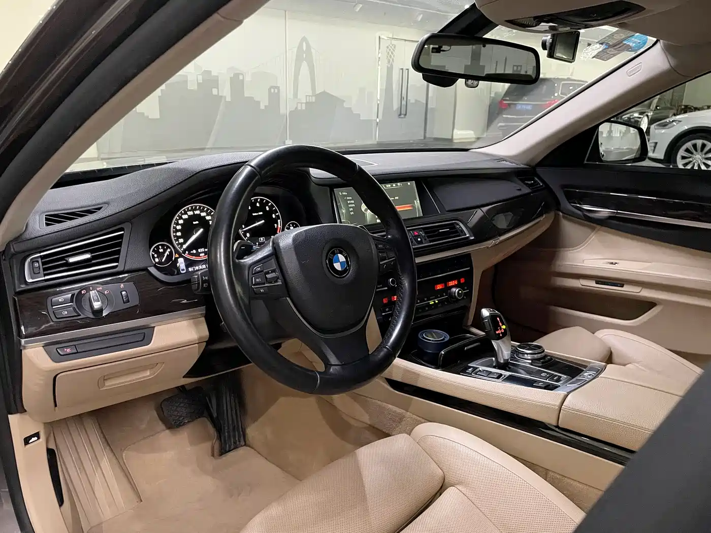 BMW 7 Series 2013 Model 740Li Leading фото 10