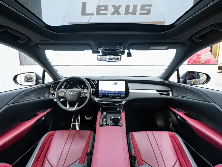Фото 14 - Lexus RX