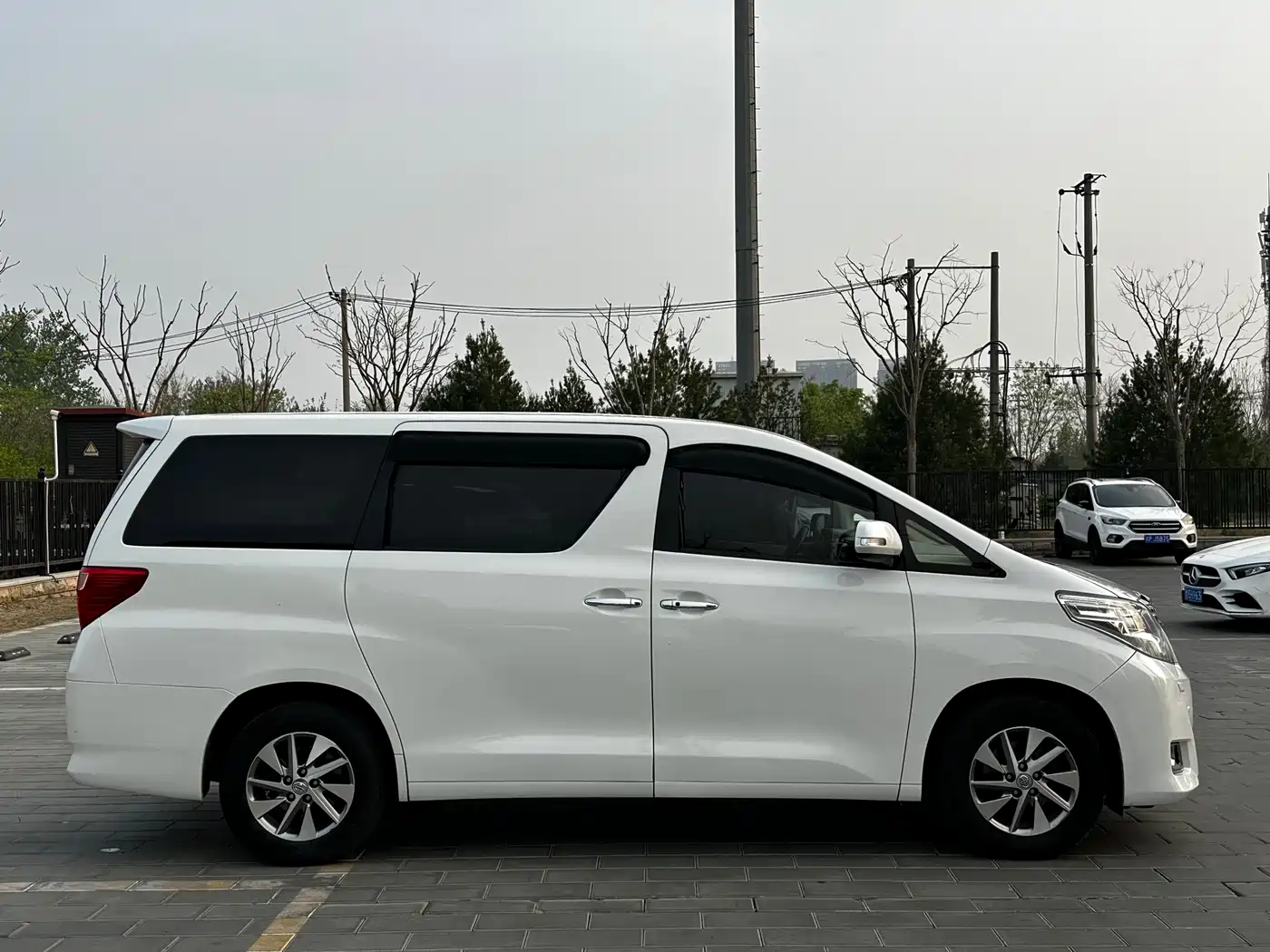 Toyota Alphard 2012 3.5L Luxury Edition фото 4