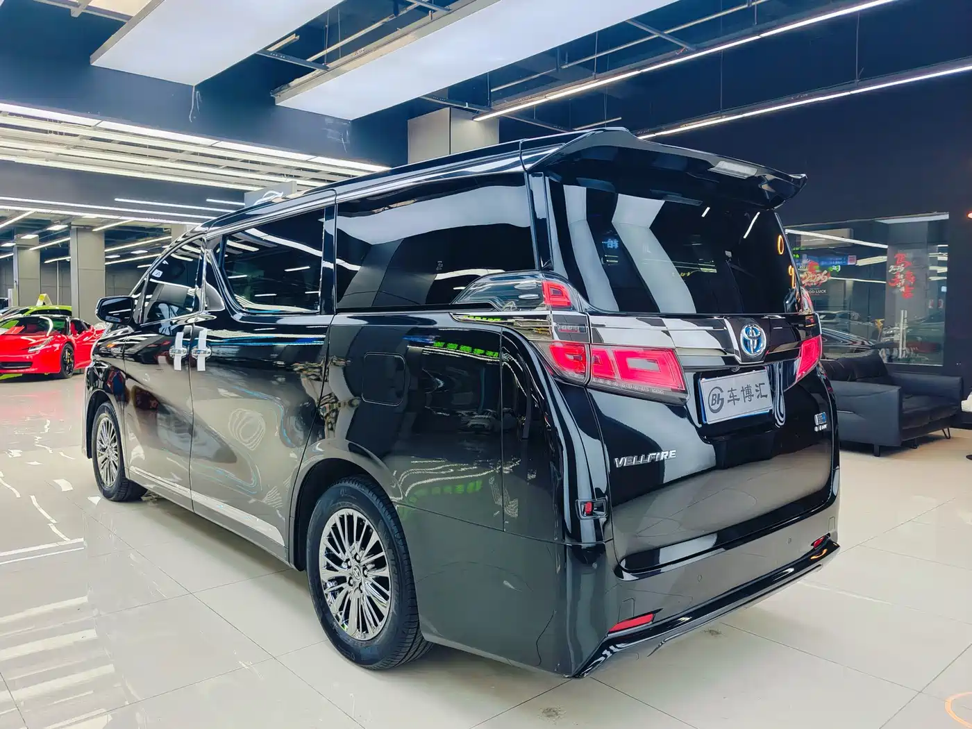 Toyota Vellfire 2020 Twin Engine 2.5L HV Luxury Edition фото 4