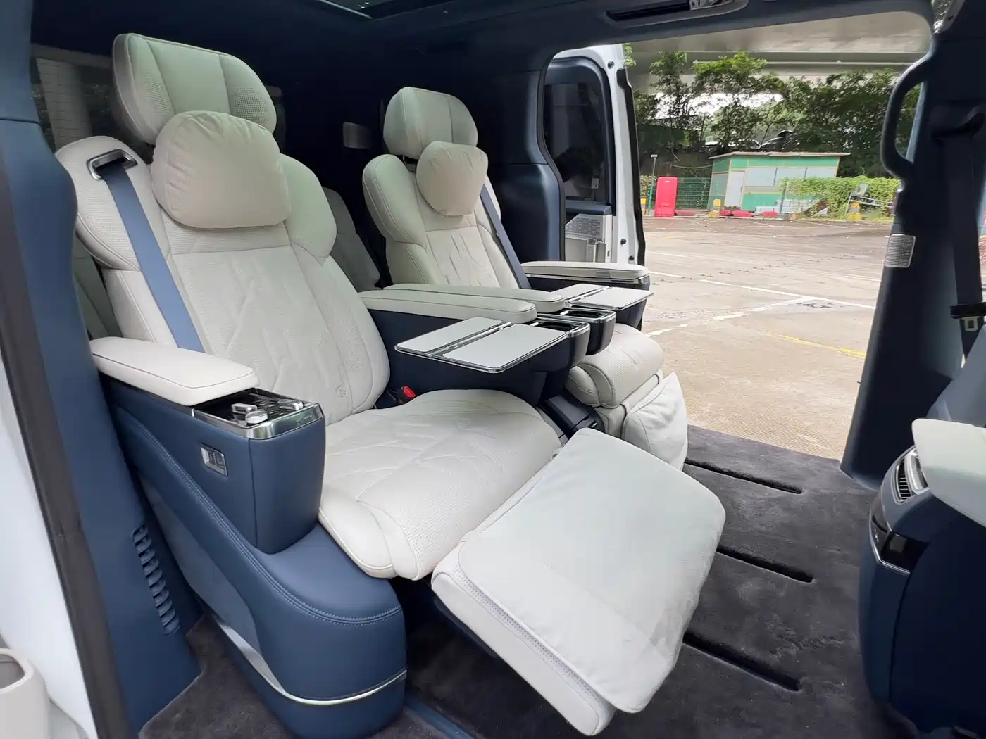 ZEEKR 009 2026 2024 6-seat Executive AWD 108kWh