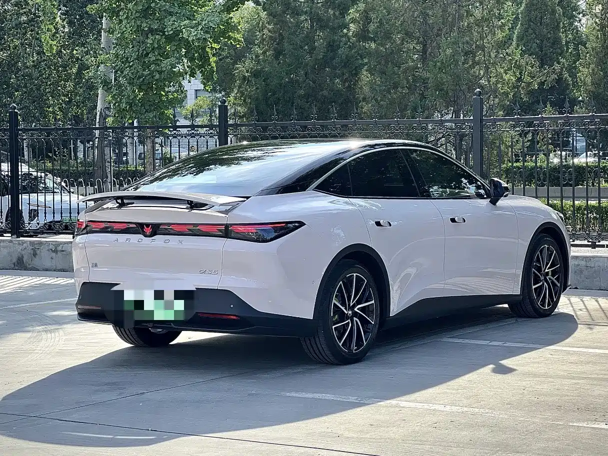 ARCFOX Alpha S5 2025 2025 Model 668MAX Divine Edition 200kW
