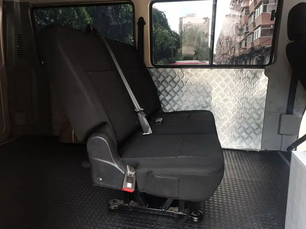 Iveco Daily 2023 2023 2.5T A35M1 Short Wheelbase Medium Roof Single Tire Sliding Door 5-9 Seats