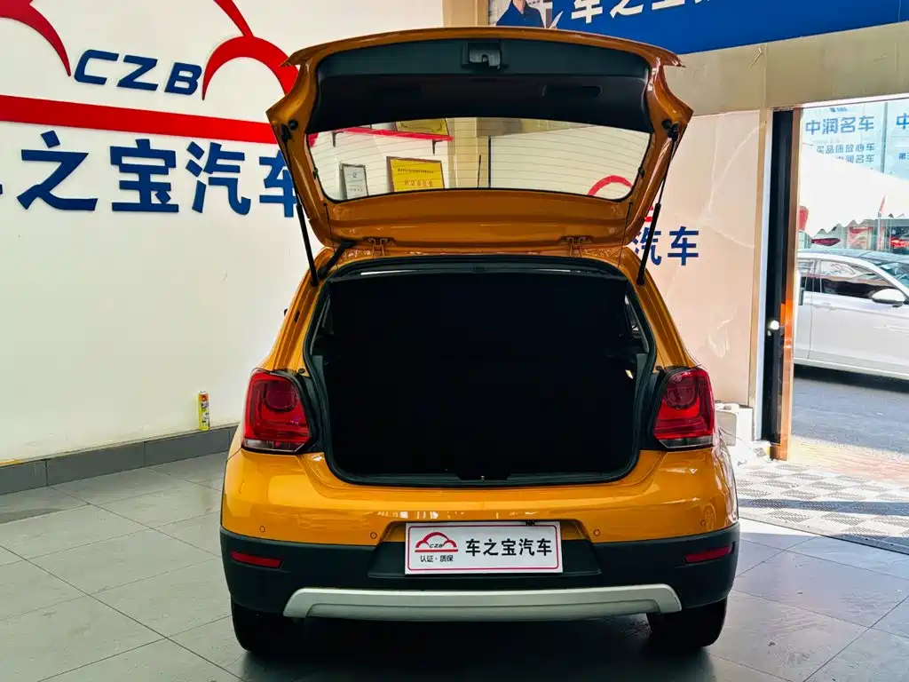 Volkswagen Polo 2014 2012 1.6L Cross Polo AT