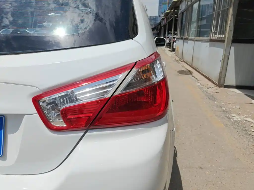 Venucia R50 2017 2015 1.6L Automatic Fashion Edition